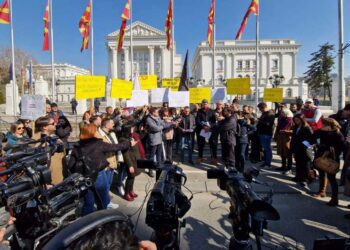 Новинарски протест: Солидарно до поголеми права за медиумските работници