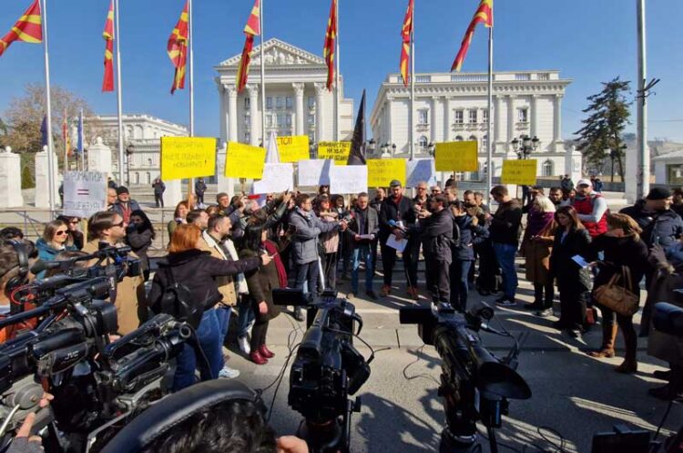 Новинарски протест: Солидарно до поголеми права за медиумските работници