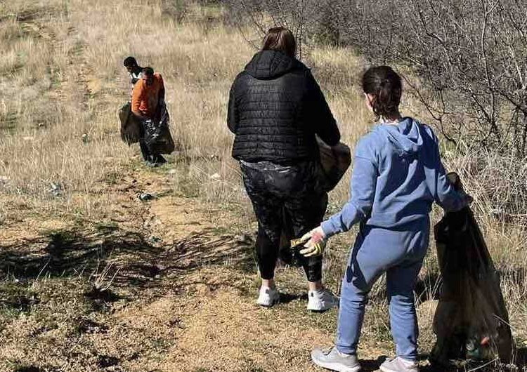 Се исчисти ѓубрето од ридовите и излетничките места во струмичкиот регион – акција на екоактивистите со поддршка на општините