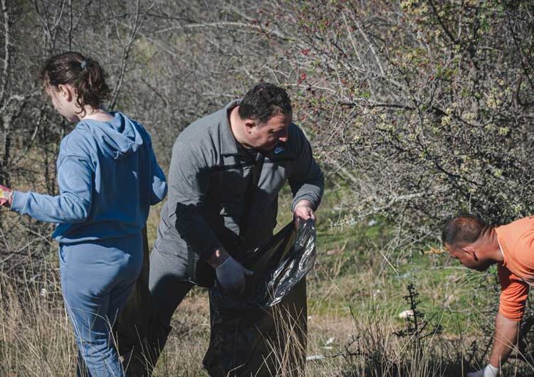 Се исчисти ѓубрето од ридовите и излетничките места во струмичкиот регион – акција на екоактивистите со поддршка на општините