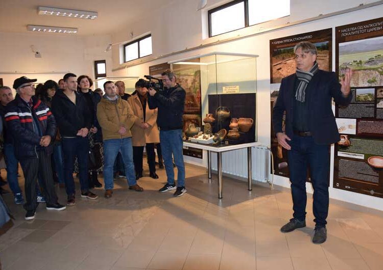 Археологот Зоран Рујак ја постави изложбата „Материјалната култура на праисториските заедници во Струмичко-радовишкиот регион“