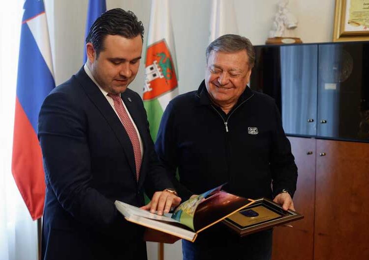 Струмичкиот градоначалник на средба со градоначалникот на Љубљана, се сретна и со познати струмичани во овој град