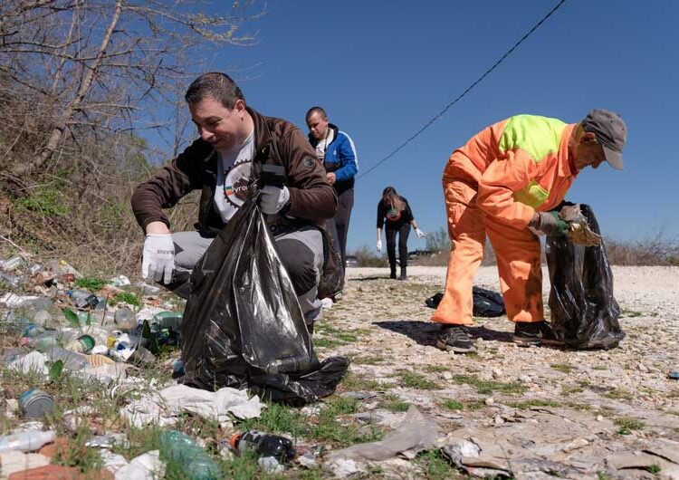 Се исчисти ѓубрето од ридовите и излетничките места во струмичкиот регион – акција на екоактивистите со поддршка на општините