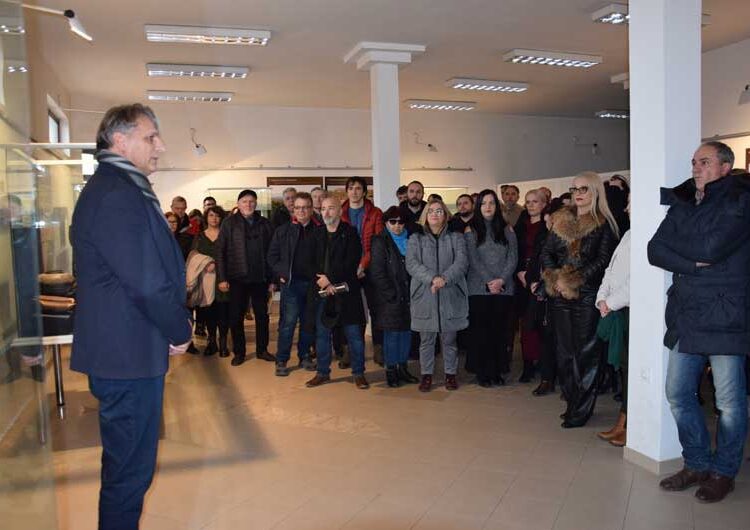 Археологот Зоран Рујак ја постави изложбата „Материјалната култура на праисториските заедници во Струмичко-радовишкиот регион“