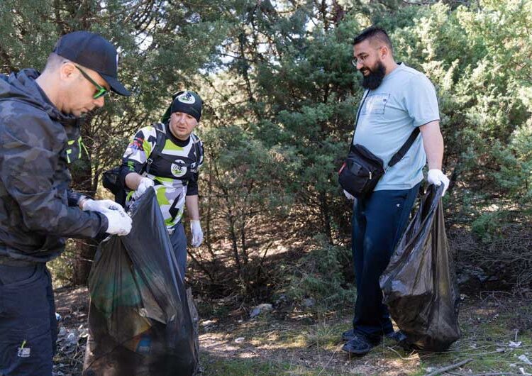 Се исчисти ѓубрето од ридовите и излетничките места во струмичкиот регион – акција на екоактивистите со поддршка на општините