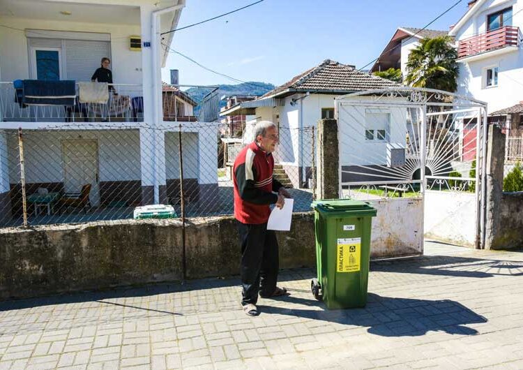 Општина Струмица почна со селектирањето на отпад кај домаќинствата – се делеше „втора канта“