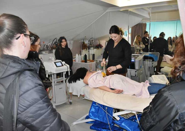 Идните физиотерапевти од „Димитар Влахов“ практично се запознаа со функционирањето на современите апарати во физиотерапијата