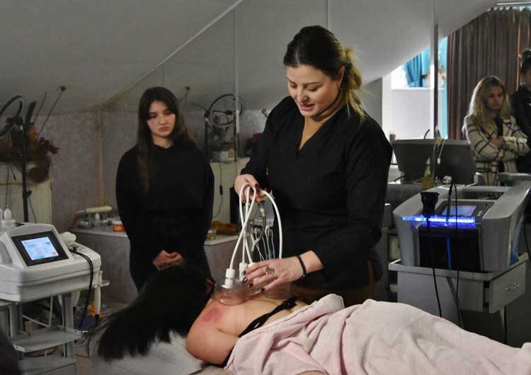 Идните физиотерапевти од „Димитар Влахов“ практично се запознаа со функционирањето на современите апарати во физиотерапијата