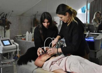 Идните физиотерапевти од „Димитар Влахов“ практично се запознаа со функционирањето на современите апарати во физиотерапијата