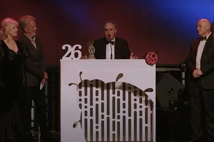 Браќата Миле и Ѓорги Барбаровски ја добија наградата за животно дело на „Златна Бубамара на популарноста“