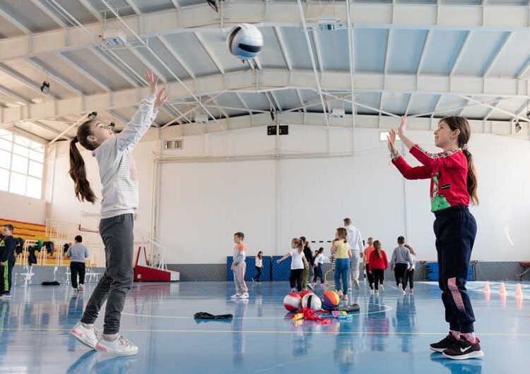 Донирани спортски реквизити за ООУ „Даме Груев“ во селото Куклиш