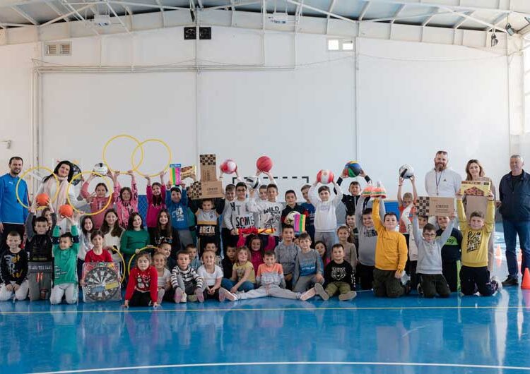 Донирани спортски реквизити за ООУ „Даме Груев“ во селото Куклиш