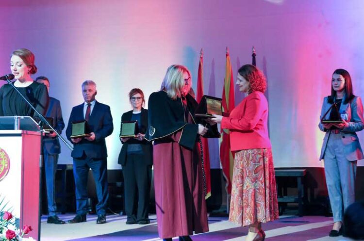 Универзитетот „Гоце Делчев“ од Штип додели плакета на ЈЗУ „Општа Болница“ Струмица за особен придонес и континуирана соработка