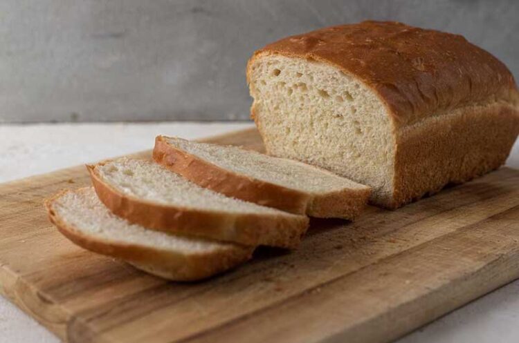 Обврска за регистрираните производители на леб да го произведуваат и ставаат во промет белиот и полубелиот леб