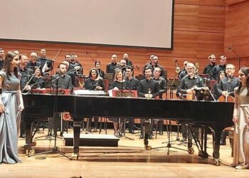 Сестрите Ивана и Ана Мазнејкови со Македонската Филхармонија го изведоа концертот за деца „Зоолошката градина наречена Земја“