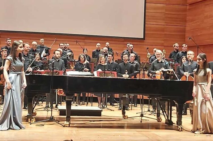 Сестрите Ивана и Ана Мазнејкови со Македонската Филхармонија го изведоа концертот за деца „Зоолошката градина наречена Земја“