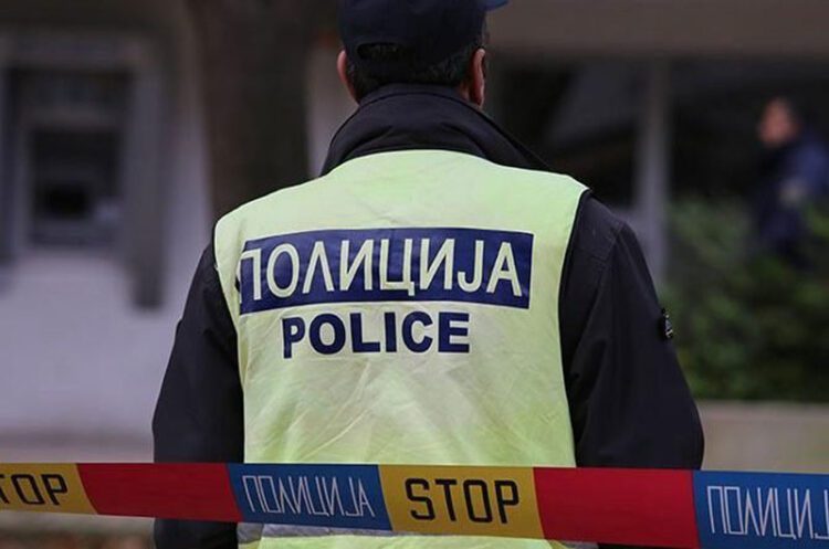 Сообраќајка на валандовско брдо помеѓу две патнички возила и две товарни возила – еден од возачите го напуштил местото
