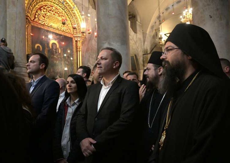 Македонска државна-црковна делегација во Ерусалим – вечерва ќе го донесе Благодатниот оган
