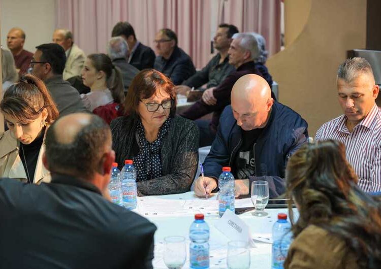Претседателот Стево Пендаровски во посета на Ново Село, се обрати на „Форум во заедницата“