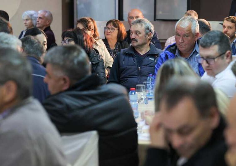 Претседателот Стево Пендаровски во посета на Ново Село, се обрати на „Форум во заедницата“