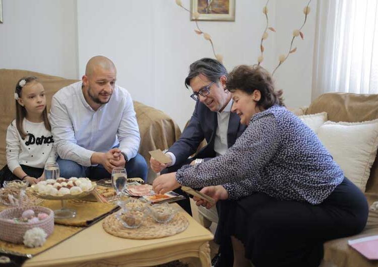 Претседателот Стево Пендаровски во Струмица ја посети семејната куќа на поранешниот претседател Борис Трајковски