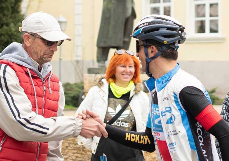 Во чест на фудбалската легенда Благој Истатов ултрамаратонецот Николчо Ѓоргиев трчаше и возеше велосипед од Струмица до Дојран