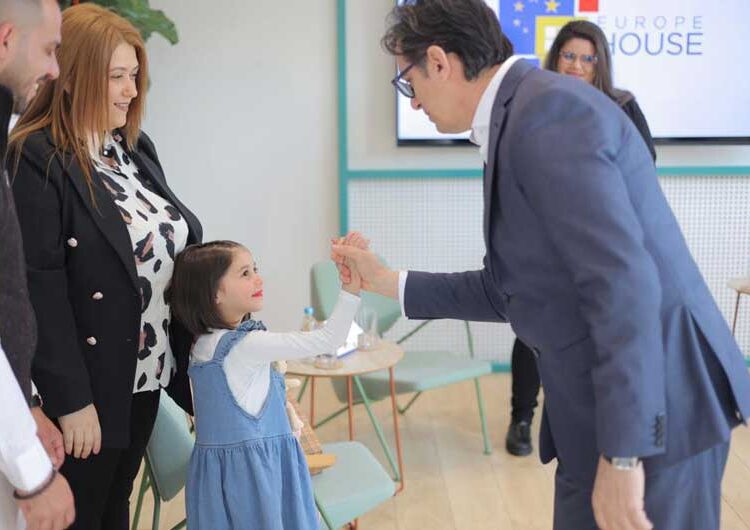 Претседателот Стево Пендаровски во Струмица ја посети семејната куќа на поранешниот претседател Борис Трајковски