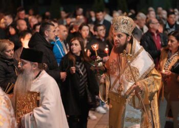 Веста за Христовото воскресение на полноќ во Струмица ја соопшти Епископот Јаков