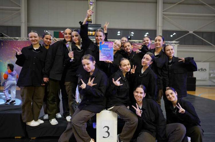 Девојките на танцовиот клуб „One Way Dance Studio“ од Струмица со две трети награди на „Sun Dance Festival“ во Бугарија