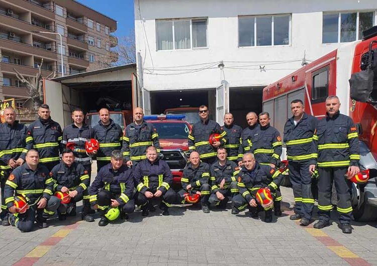 Пожарникарите на Струмица и Петрич со заедничка симулациска вежба кај браната „Иловица“