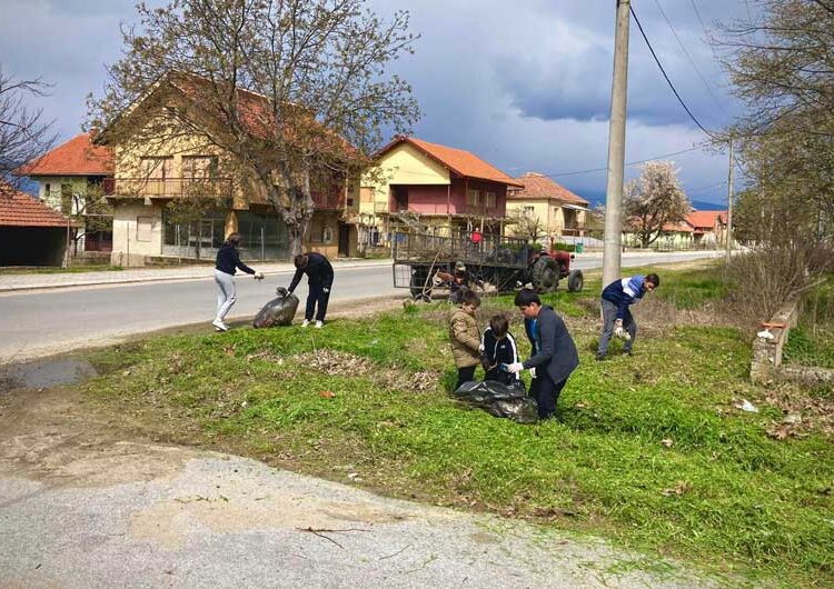 Еко активисти од Колешино го исчистија отпадот во селото со што го најавија проектот „Колешино без отпад“