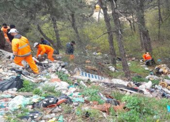 По акцијата „Чисти ридови за сите“ дива депонија повторно на патот кон Царевите кули