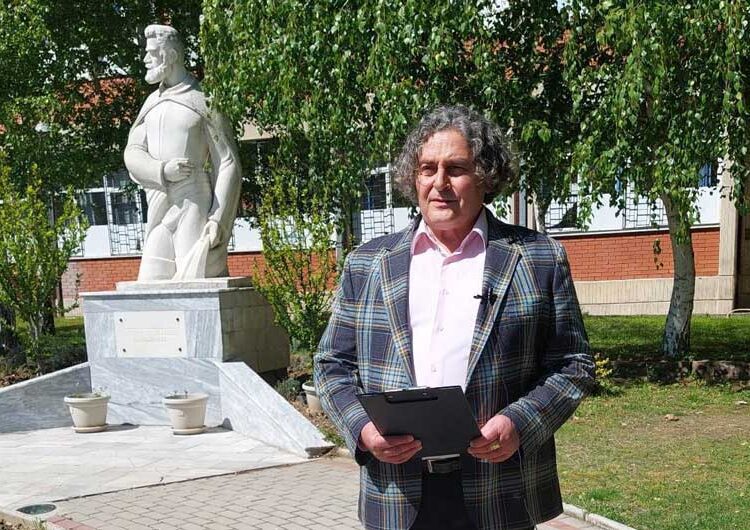 Учениците и професорите во СОУ „Никола Карев“ денеска го одбележаа својот патрон