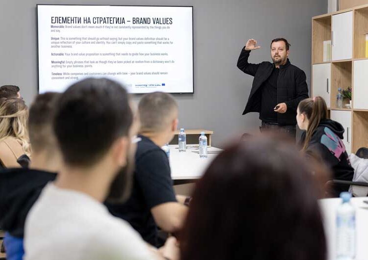 Во „UP HUB“ Струмица се реализира бесплатна тренинг-програма за обука на тема „Дигитален маркетинг“