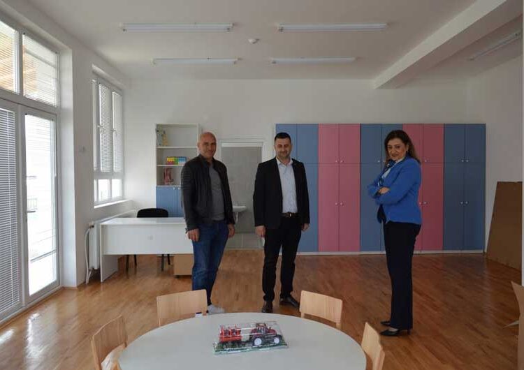 Министерката Јована Тренчевска се сретна со градоначалникот на општина Василево, ја посети и новата Детска градинка во Ангелци која чека согласност да почне со работа