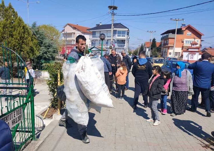 Во Општина Босилово собрани 1000 килограми пластика – за возврат граѓаните добија овошни садници од општината