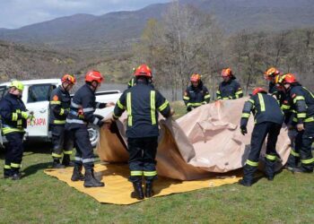 Пожарникарите на Струмица и Петрич со заедничка симулациска вежба кај браната „Иловица“