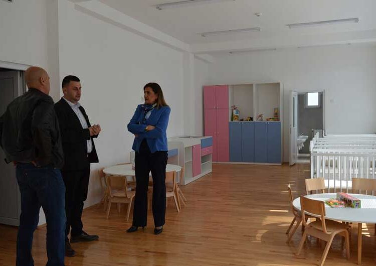 Министерката Јована Тренчевска се сретна со градоначалникот на општина Василево, ја посети и новата Детска градинка во Ангелци која чека согласност да почне со работа