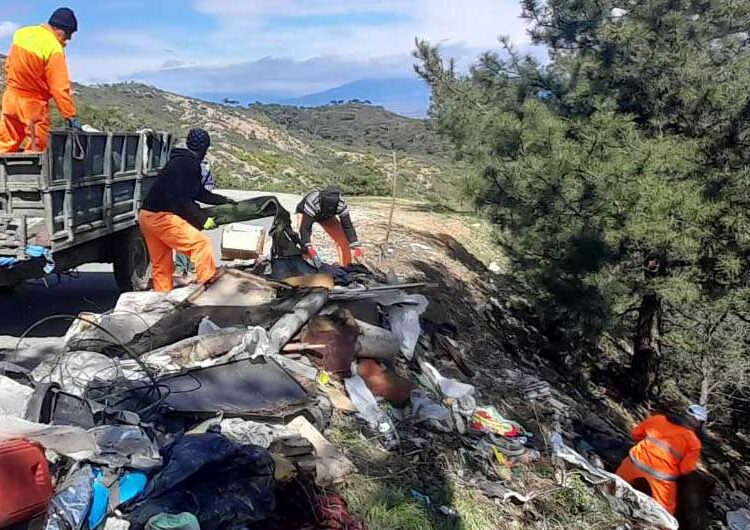 По акцијата „Чисти ридови за сите“ дива депонија повторно на патот кон Царевите кули