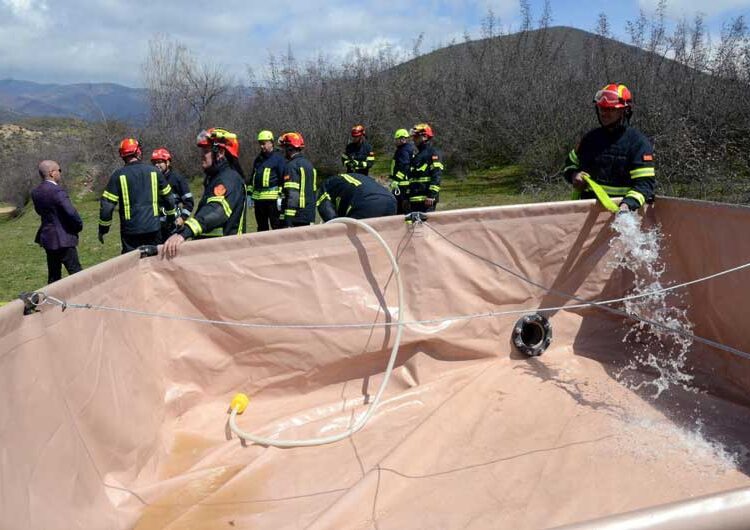 Пожарникарите на Струмица и Петрич со заедничка симулациска вежба кај браната „Иловица“