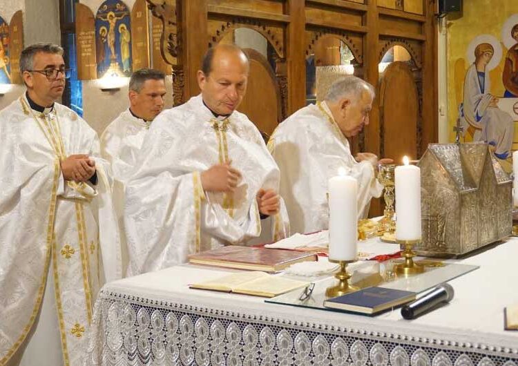 Католиците во Струмица го дочекаа Христовото воскресение во Катедралната црква „Успение на Пресвета Богородица“