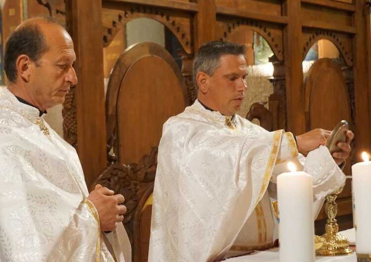 Католиците во Струмица го дочекаа Христовото воскресение во Катедралната црква „Успение на Пресвета Богородица“