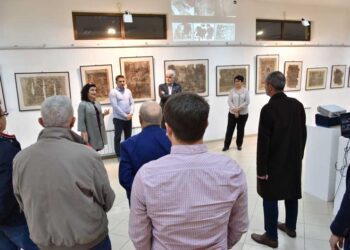 Хартиени графички икони од 18 и 19 век поставени во изложбениот салон на Музејот во Струмица