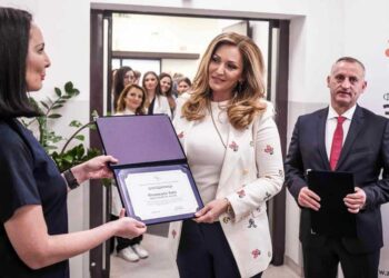 Фондацијата „Заев – Едно општество за сите“ донираше оперативен микроскоп на Клиниката за пластична и реконструктивна хирургија