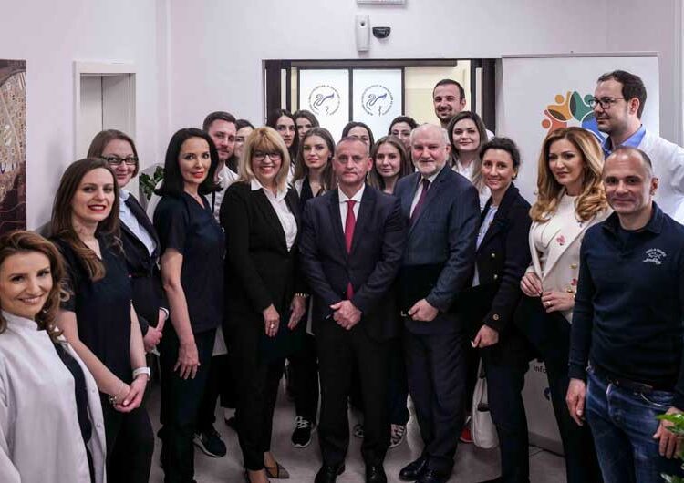 Фондацијата „Заев – Едно општество за сите“ донираше оперативен микроскоп на Клиниката за пластична и реконструктивна хирургија