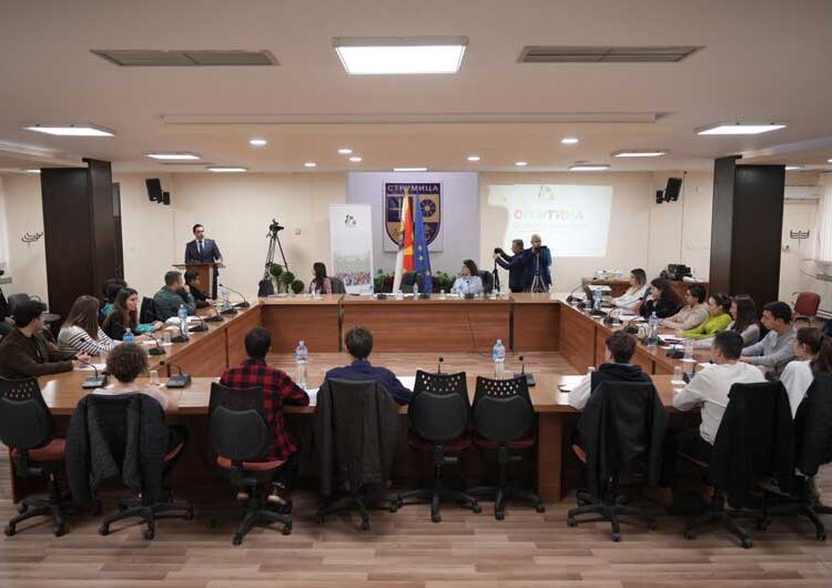 Градоначалникот Костадинов и младите разговараа за формирањето на Локален Младински совет