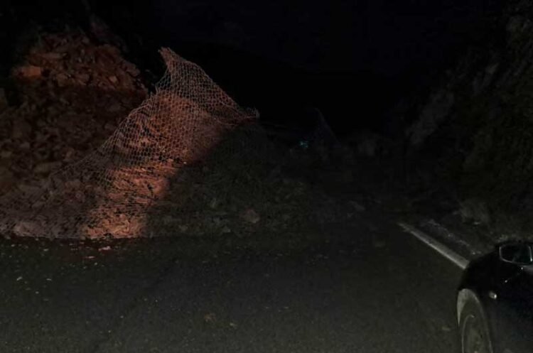 Ако патувате кон Скопје: Во прекин автопатот на делницата Велес – Катланово има одрон на камења