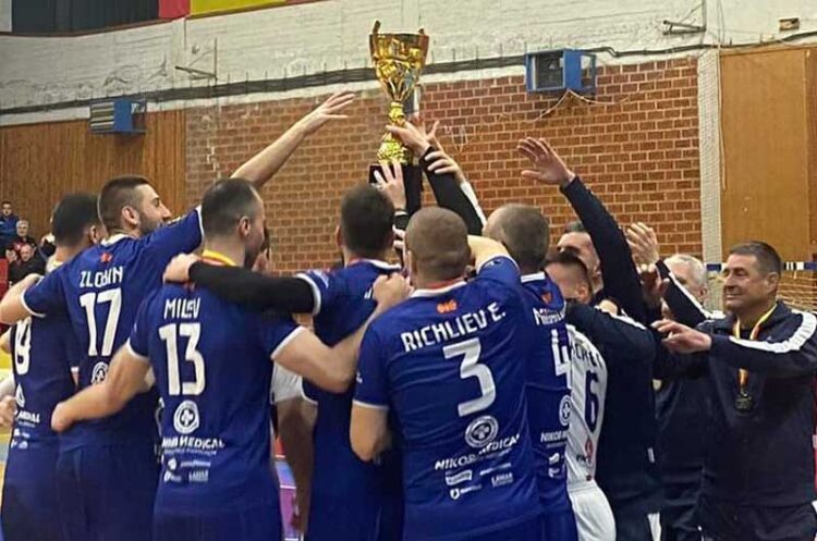 Одбојкарите на Струмица по 10-ти пат го кренаа шампионскиот пехар и се закитија со злато