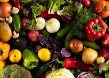 Владата ги замрзна цените на доматите, краставиците, пиперките, кромидот, гравот…