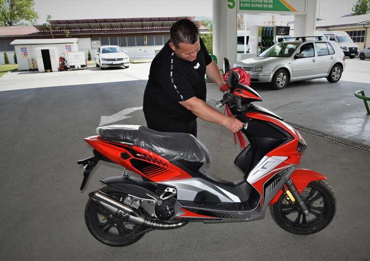 Среќните добитници си ги подигнаа наградите – „БЕНЗОИЛ“ продолжува да Ве наградува до крајот на годината